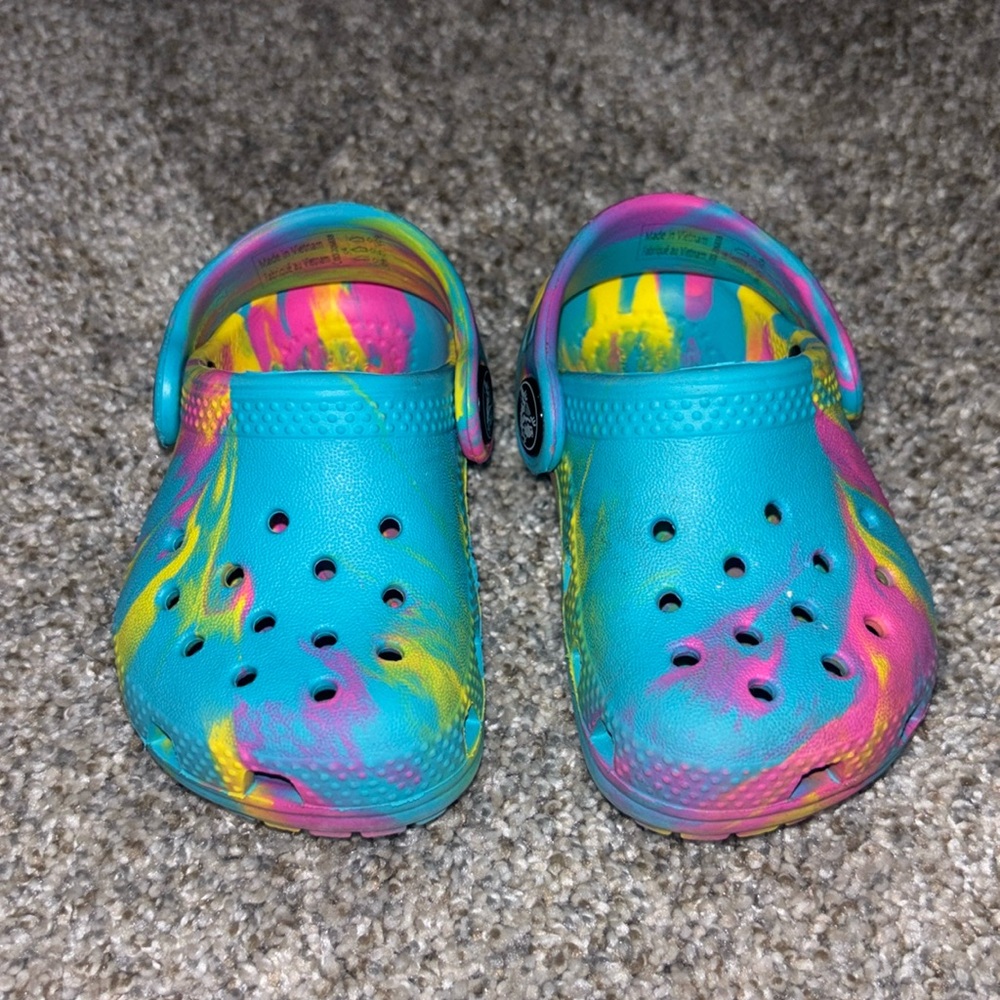 CROCS